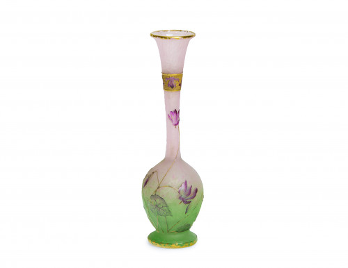Daum Frères, Nancy - Cyclamen Vase