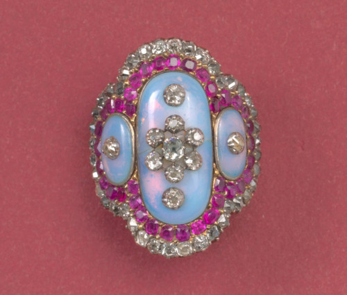 18e eeuwse ring met opaline, diamant en robijn