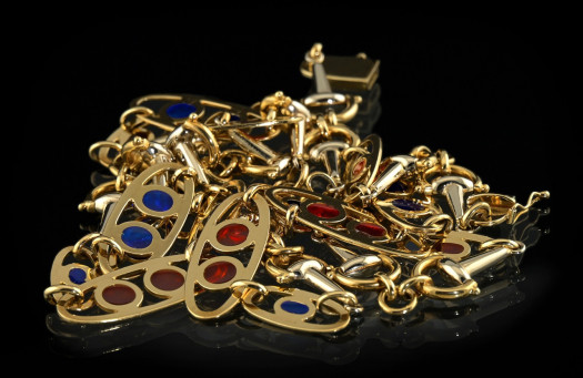Een lang collier van G. Vascellari